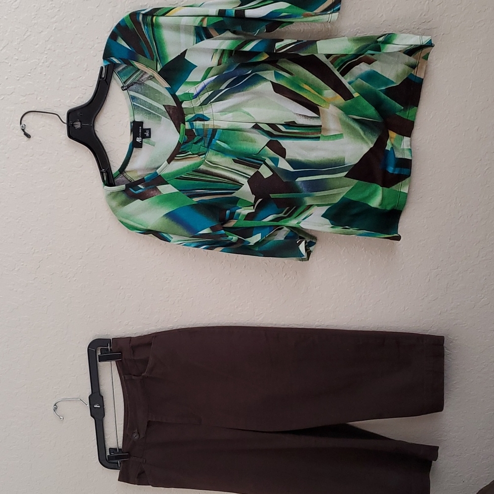 Womens Blouse and Capri pants